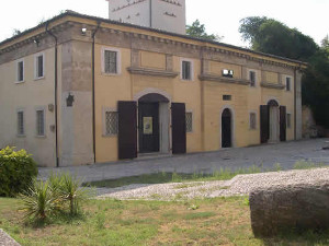 Castello Gizzi ingresso retro